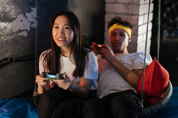 The couple that games together: Top 2-player seating setups for Valentine’s Day